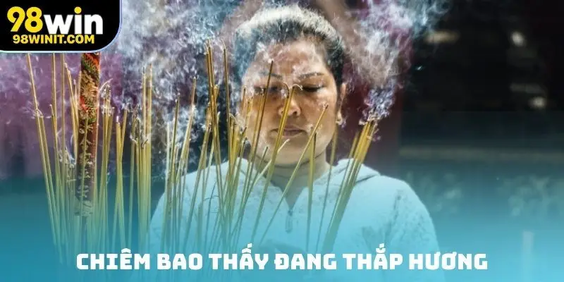 Chiêm bao thấy đang thắp hương